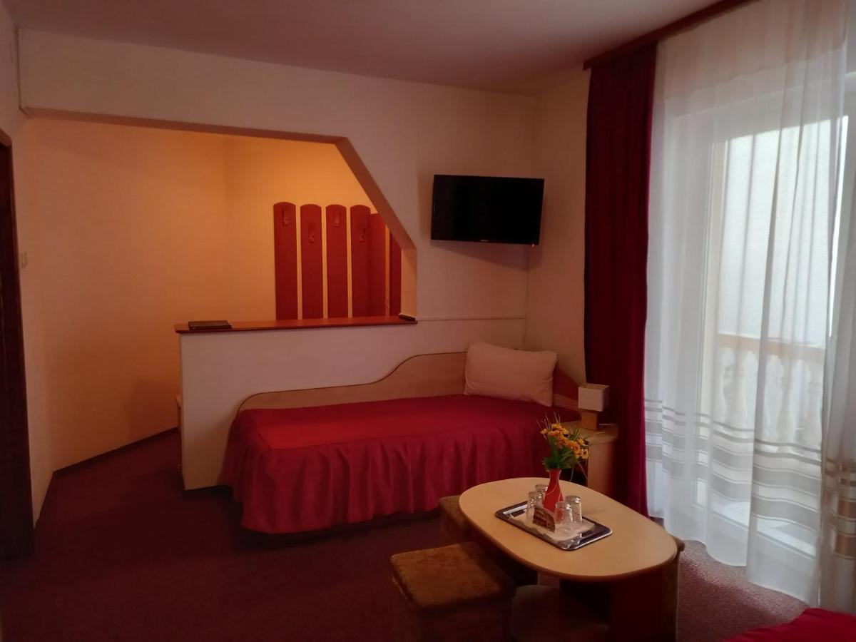 Vila Queen Arad Exteriör bild