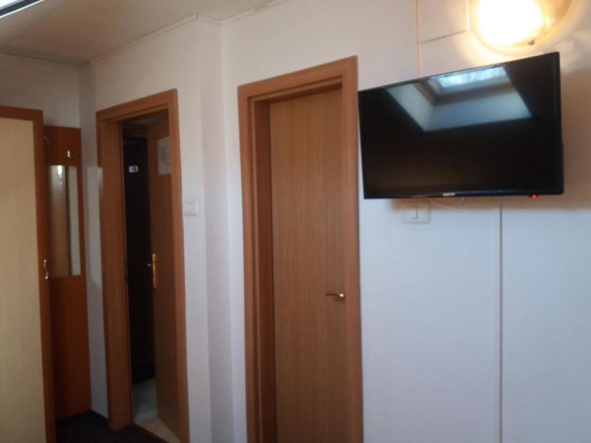Vila Queen Arad Exteriör bild